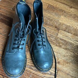 Doc Marten Gray patent leather youth  SZ 7 US / 38 EU 5UK